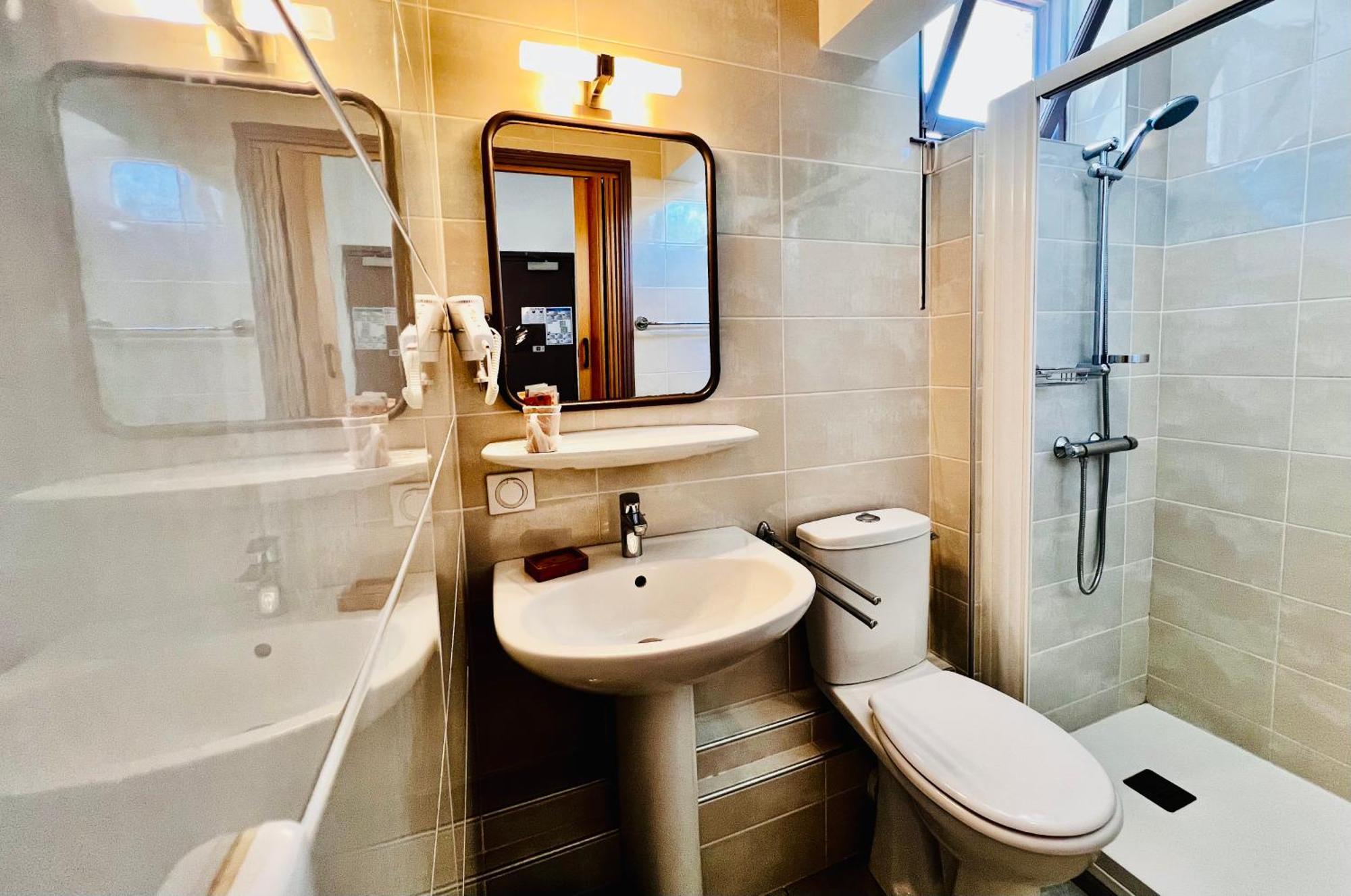 L'Escoundillou Hotel Saint-Jacques-des-Blats Екстериор снимка