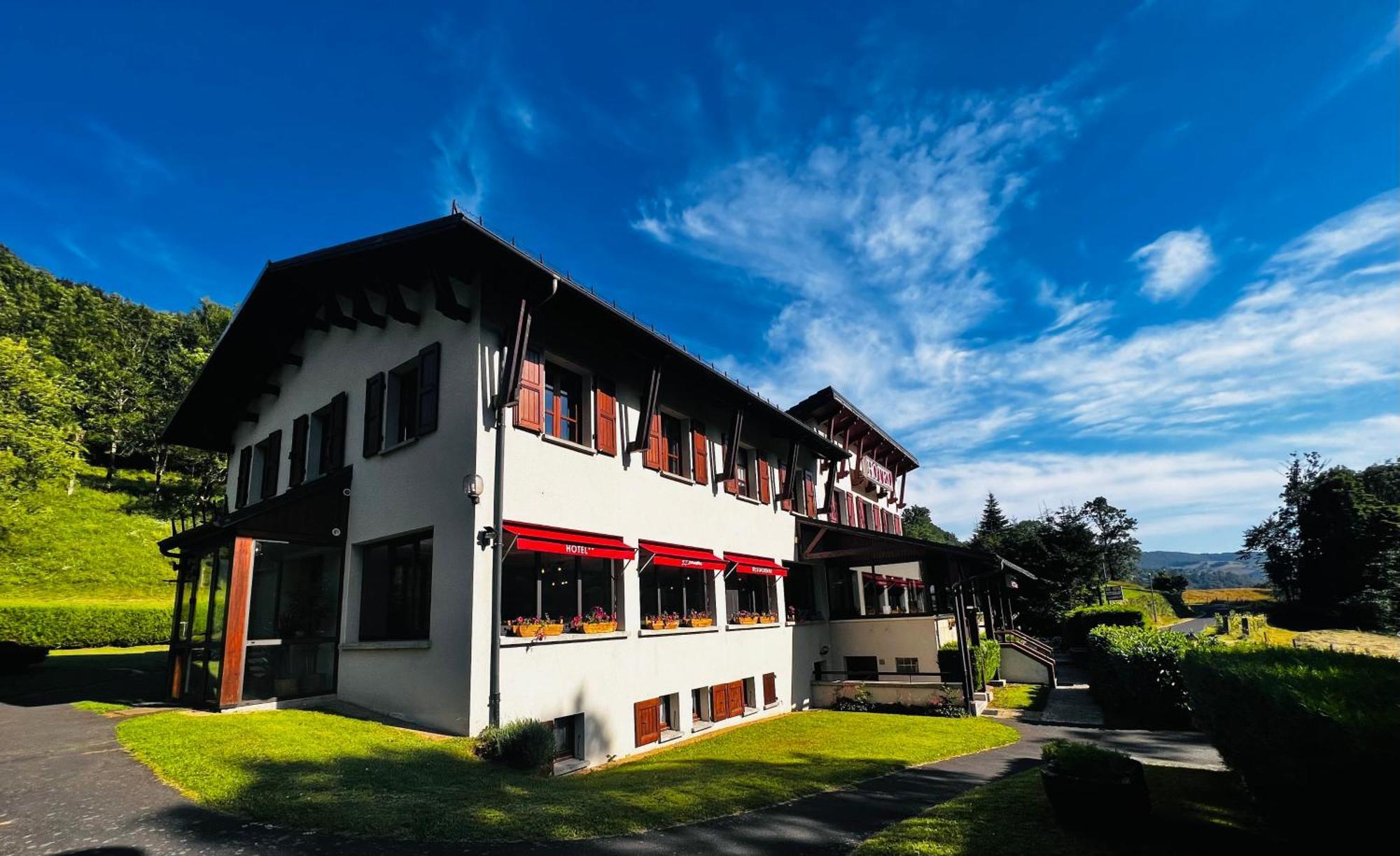 L'Escoundillou Hotel Saint-Jacques-des-Blats Екстериор снимка